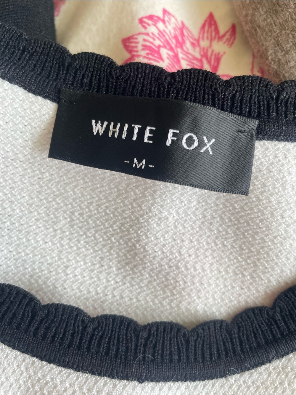 White Fox Boutique WF Embroidered Scalloped Trim Short Sleeve Knit Tee Top - Picture 2 of 3